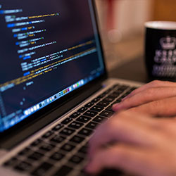 亚运会赛场上，这场球真正让人不安的是梅西的一个选择让比赛走向彻底改变